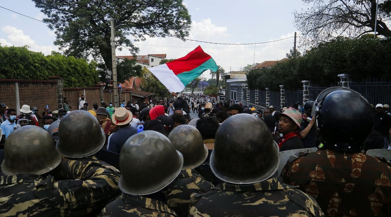 Madagaskar'da Darbe: Ordu Yönetimi Ele Geçirdi