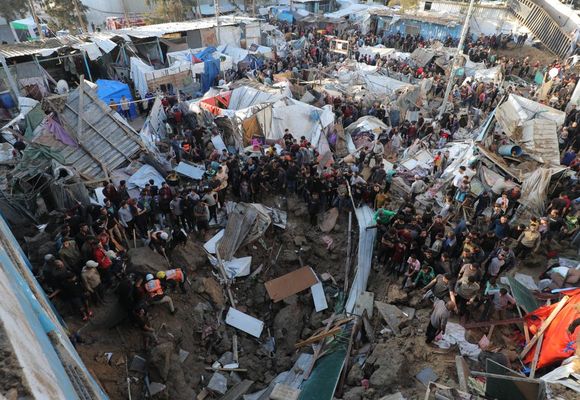 İsrail, Restoran ve Pazar Yerini Vurdu: Gazze'de Şehit Sayısı 52.760'a Ulaştı
