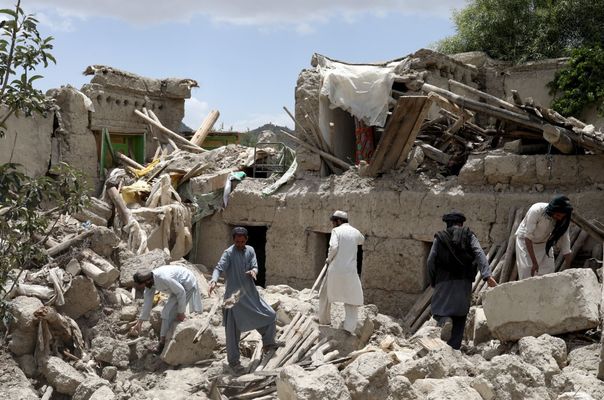 Afganistan’da Şiddetli Deprem: Kunar ve Nangarhar’da En Az 622 Can Kaybı