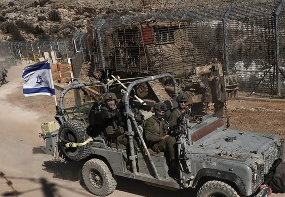 Şam’da Askeri Havaalanı Yakınlarında 6 Patlama: İsrail Kuneytra’da Kontrol Noktası Kurdu