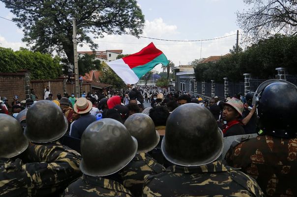 Madagaskar'da Darbe: Ordu Yönetimi Ele Geçirdi