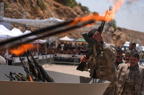 Terör Örgütü PKK Silah Bırakmaya Başladı: İlk Grup Silahlarını Yaktı