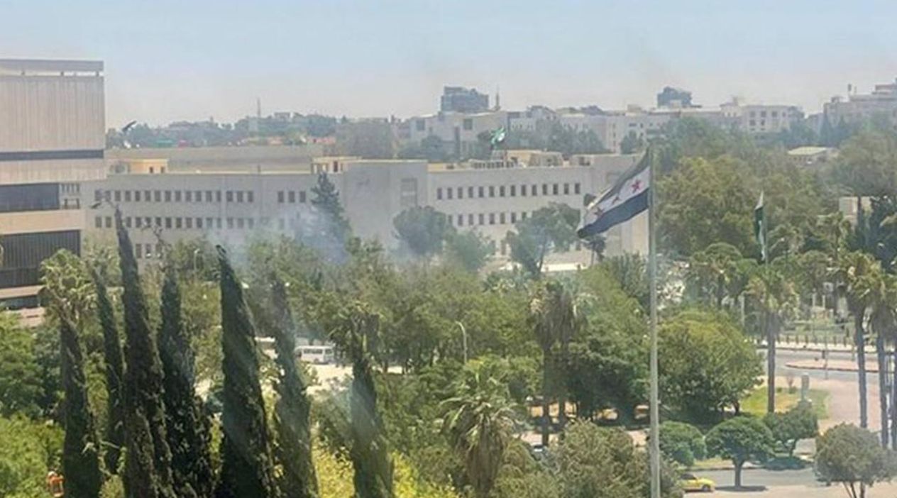 İsrail, Suriye'nin Genelkurmay Karargâhı'nı Vurdu!