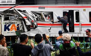 Endonezya’da Tren Faciası: 14 Can Kaybı