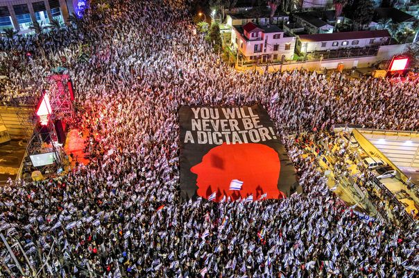 Gazze'de 6 Esirin Ölmesinin Ardından Netanyahu Karşıtları Sokağa Döküldü