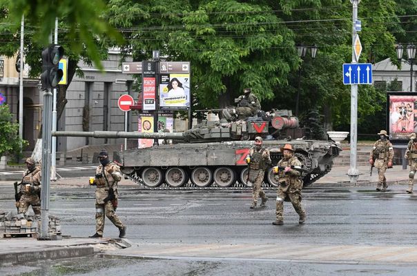 Rusya'da Wagner Krizi: Tanklar Sokağa İndi!