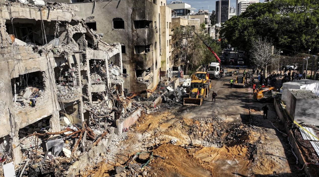 İsrail’in İran Stratejisi Çöktü: Kükreyen Aslan Değil Miyavlayan Kedi