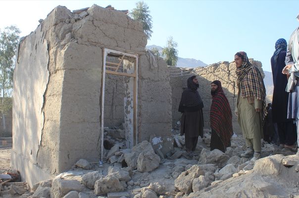 Pakistan'ın Afganistan'a Hava Operasyonunda Sivil Kayıplar: "Ölçülü Yanıt Vereceğiz"