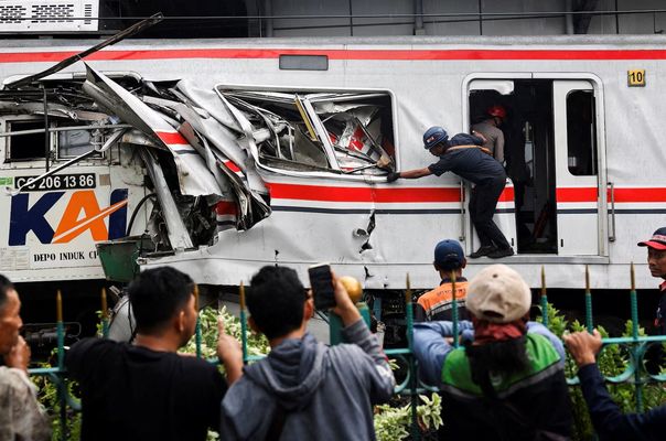 Endonezya’da Tren Faciası: 14 Can Kaybı
