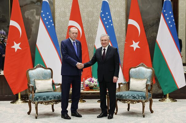 Cumhurbaşkanı Erdoğan Özbekistan Cumhurbaşkanı Şevket Mirziyoyev ile bir araya geldi