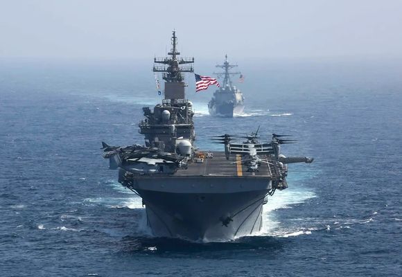 Trump: Devasa Bir Donanma İran'a Doğru İlerliyor!