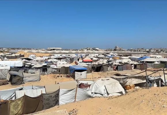 Gazze’de Filistinliler Barınak Bulamayınca Mezarlıklara Sığındı