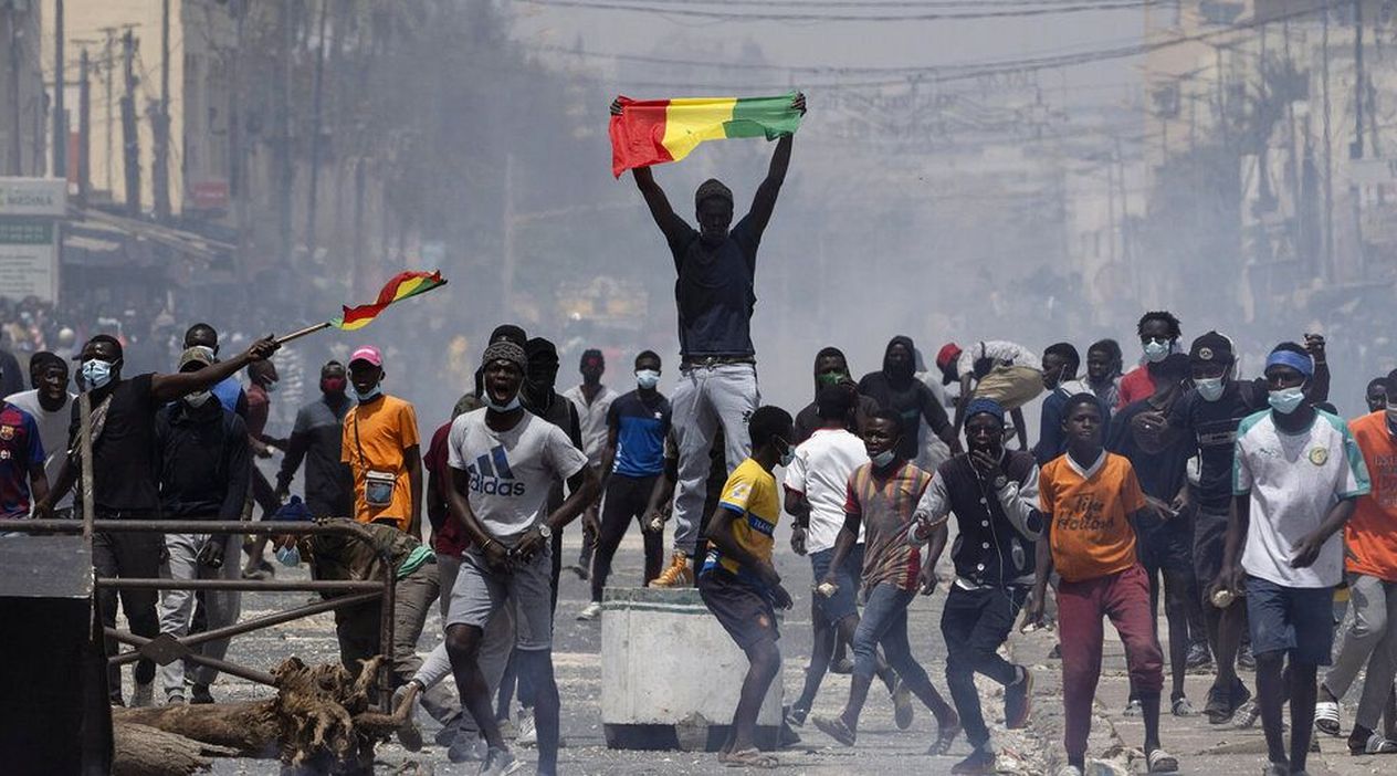 Senegal'de Sokaklar Karıştı: 9 Ölü