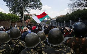 Madagaskar'da Darbe: Ordu Yönetimi Ele Geçirdi