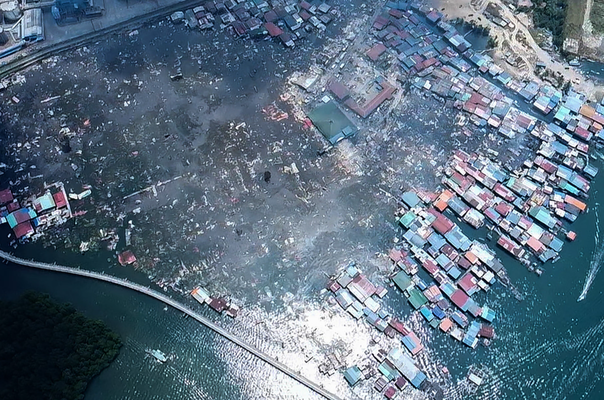 Malezya'da Yüzen Kasabada Yangın: 1000 Ev Küle Döndü