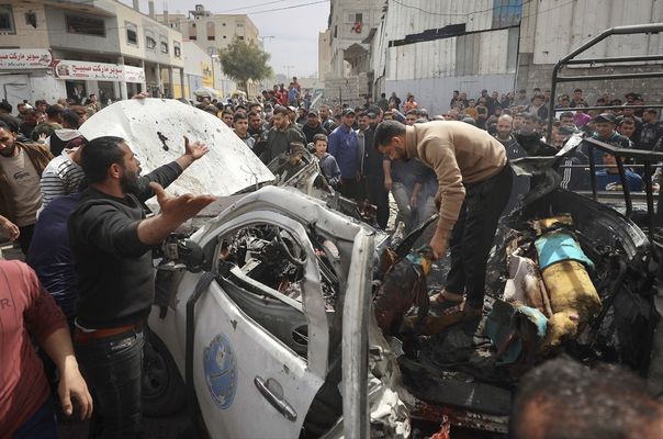 İsrail Gazze'de Ateşkesi Yine Bozdu: Polis Aracını Bombaladı, 4 Şehit
