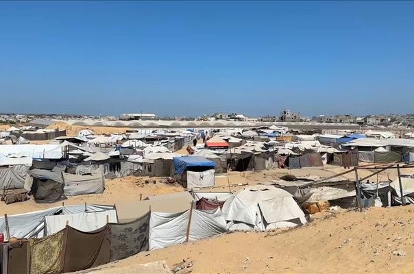 Gazze’de Filistinliler Barınak Bulamayınca Mezarlıklara Sığındı