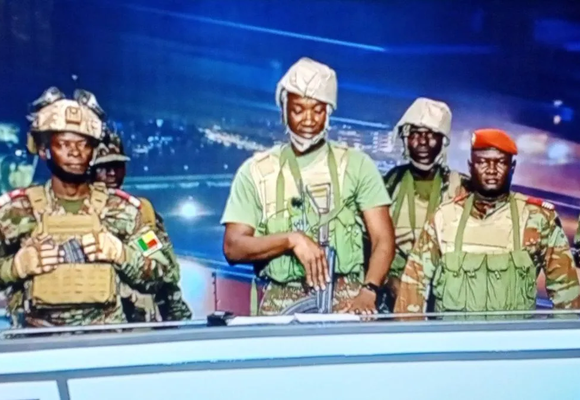 Benin’de Darbe Girişimi Engellendi: Nijerya Bazı Hedefleri Bombaladı