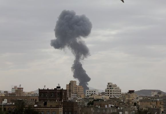 İsrail Yemen’i Bombaladı: Son 24 Saatte Havalimanı, Liman ve Enerji Tesisleri Hedef Alındı