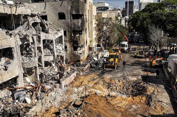 İsrail’in İran Stratejisi Çöktü: Kükreyen Aslan Değil Miyavlayan Kedi