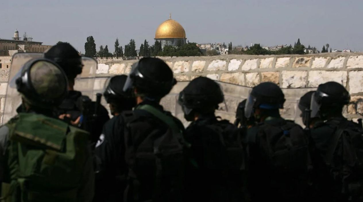 Siyonistler Mescid-i Aksa'yı Bastı: Ramazan Hazırlıkları Engelleniyor!