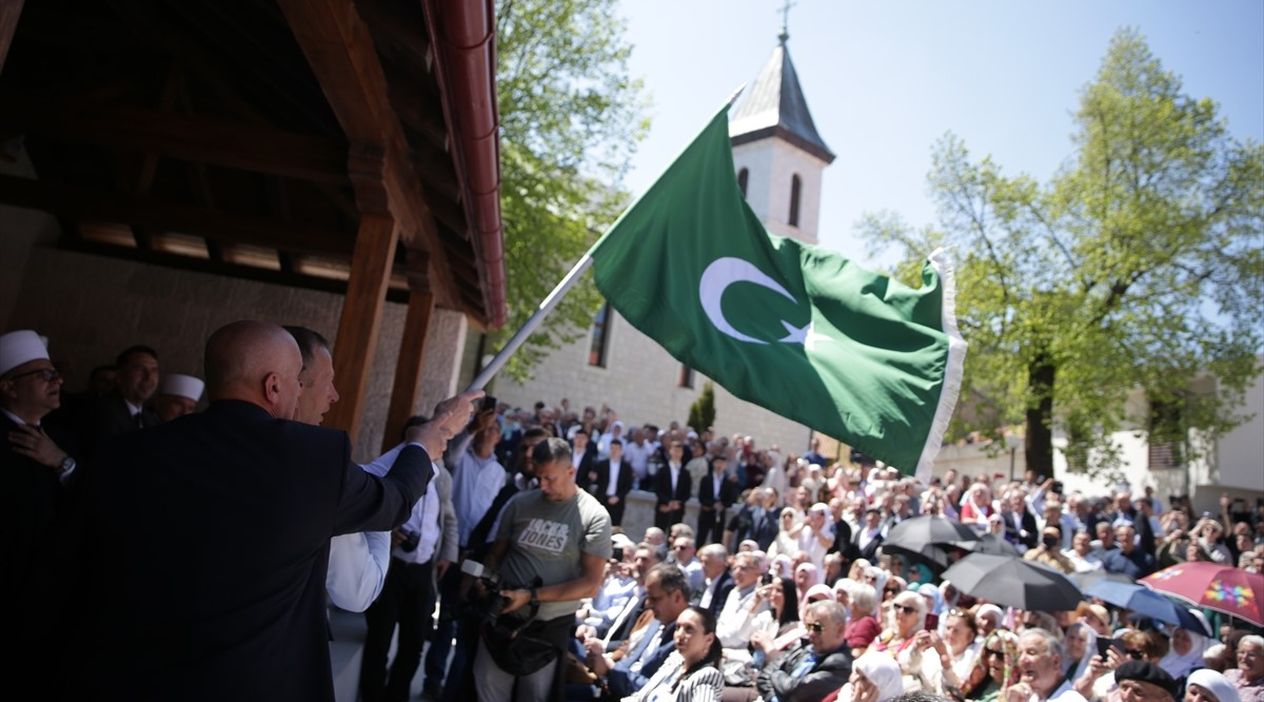 Bosna’da Sırpların Yıktığı Dugalica Camii 34 Yıl Sonra Yeniden İbadete Açıldı