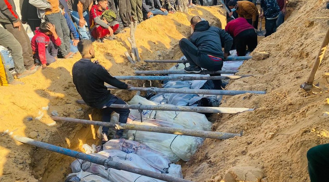 Gazze'de Cenazeler Naylon Poşetlere Sarılıp Defnediliyor