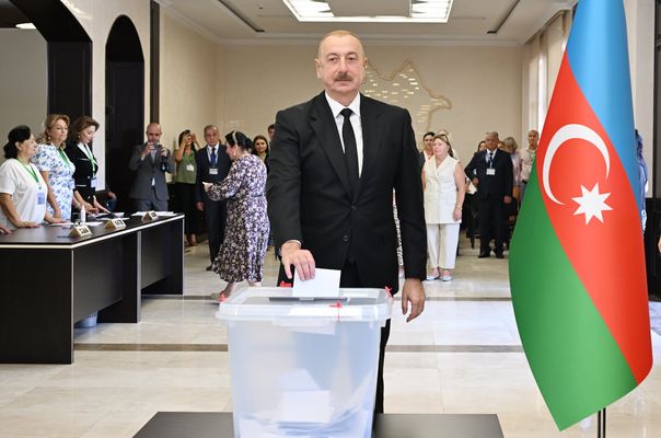 Azerbaycan'da Milli Meclis Seçimleri: Yeni Azerbaycan Partisi Önde Tamamladı