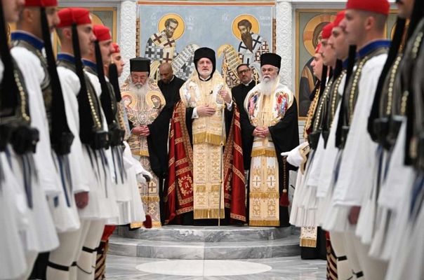 Fener Rum Patrikhanesi'nin Atadığı Papaz ABD'de Yunan Bağımsızlık Günü'nü Kutladı