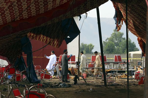 Pakistan'da Parti Kongresine Bombalı Saldırı: 54 Ölü