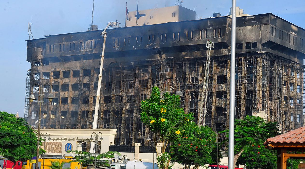 Mısır'da Polis Merkezinde Yangın: 38 Yaralı