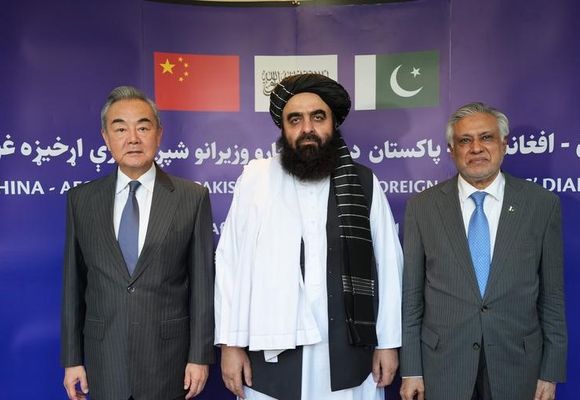 Pakistan ve Afganistan Çatışması: Doğu Türkistan'da Ateşkes Girişimi