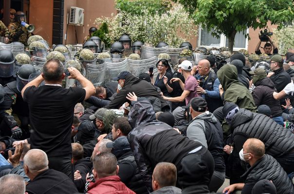 Kosova'da Sular Durulmuyor: Sırplar ile NATO Arasında Çatışma Çıktı !