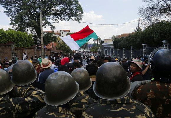 Madagaskar'da Darbe: Ordu Yönetimi Ele Geçirdi
