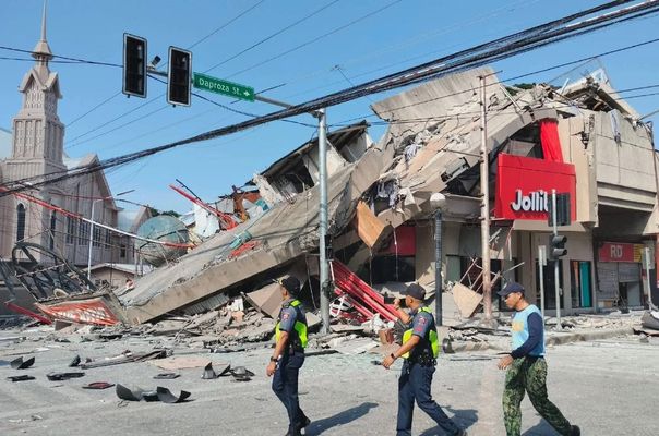 Filipinler’de 7,8 Büyüklüğünde Deprem: Tsunami Uyarısı