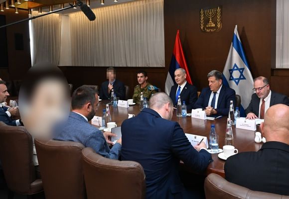 Sırplardan Bosna-Hersek'i Yok Sayan İsrail Ziyareti: Kendi Bayraklarını Astılar!