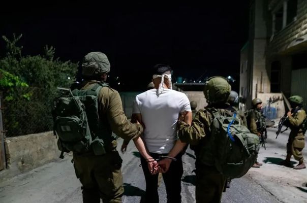 İsrail Batı Şeria'da Büyük Çaplı Operasyon Başlattı: Onlarca Filistinliyi Esir Aldı