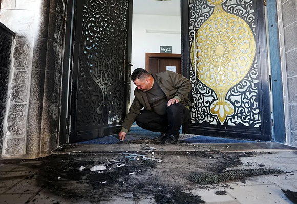 Siyonistler Batı Şeria’da Camiyi Ateşe Verdi