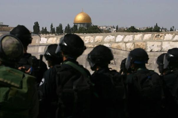 Siyonistler Mescid-i Aksa'yı Bastı: Ramazan Hazırlıklarını Engelleniyor!