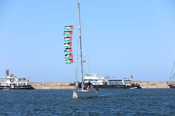 Sumud Filosu Gazze'ye Yaklaştı: İsrail Müdahale Etmeye Hazırlanıyor