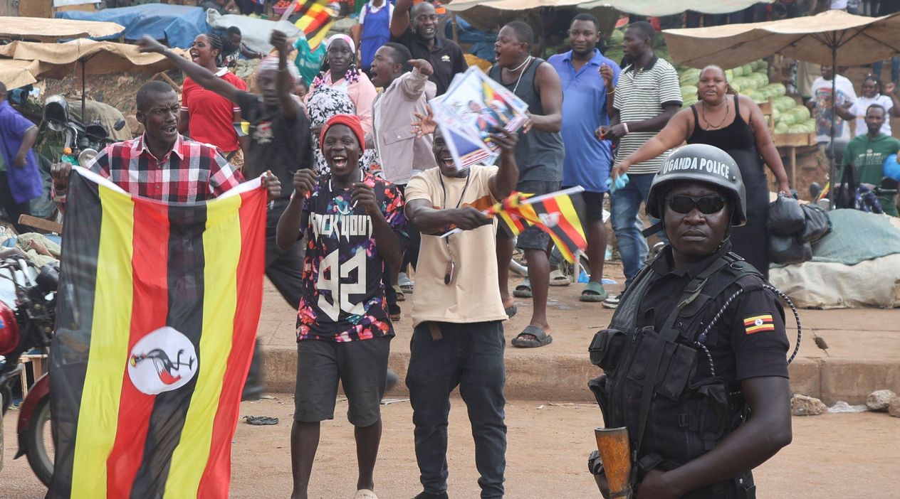 Uganda Seçime Gidiyor: İnternet Kesildi, Ordu Sokağa İndi