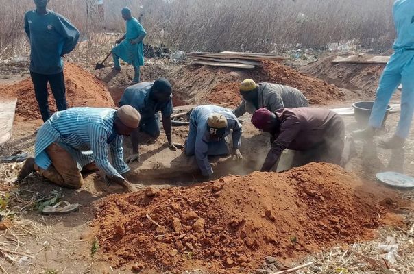 Nijerya'da Silahlı Gruplardan Saldırı: 200'e Yakın Can Kaybı
