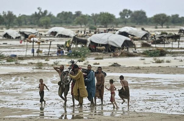 Bangladeş, Hindistan ve Pakistan’da Sel Felaketi: Yüzlerce Kişi Hayatını Kaybetti