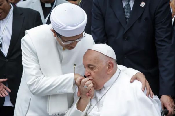 Papa Francis ve Endonezya Imamı, Dinlerarası Diyalog Çağrısında Bulundu