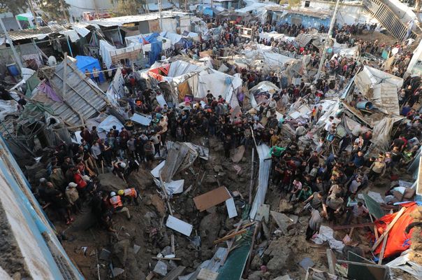 İsrail, Restoran ve Pazar Yerini Vurdu: Gazze'de Şehit Sayısı 52.760'a Ulaştı