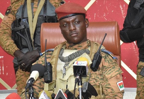 Burkina Faso'da Yeni Dönem: Bütün Siyasi Partiler Kapatıldı