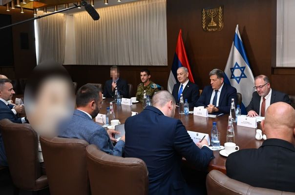 Sırplardan Bosna-Hersek'i Yok Sayan İsrail Ziyareti: Kendi Bayraklarını Astılar!