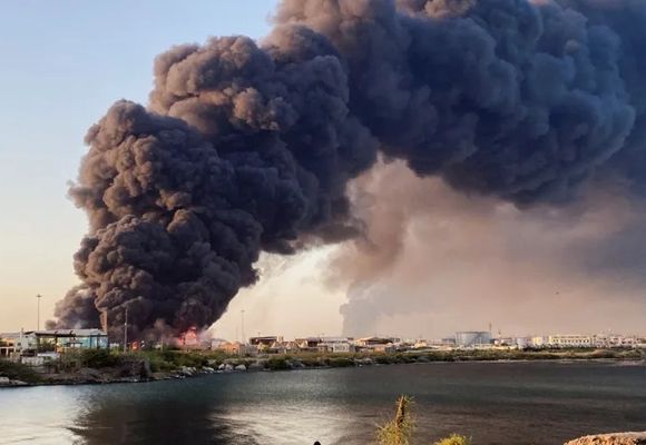 Port Sudan'da Şiddetli Patlamalar: Yakıt Depoları ve Havalimanı Hedef Alındı