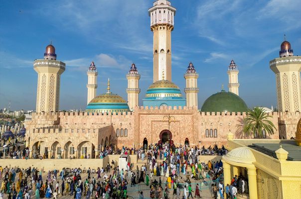 Senegal'de 2 Milyon Müslüman Fransız Sömürüsüne Karşı Zaferi Kutladı