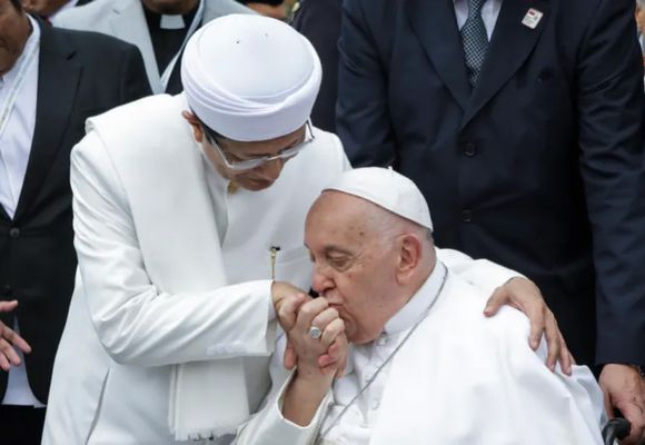 Papa Francis ve Endonezya Imamı, Dinlerarası Diyalog Çağrısında Bulundu